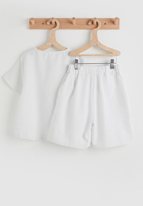 Pop Candy - Pin striped henley tee and shorts set - white