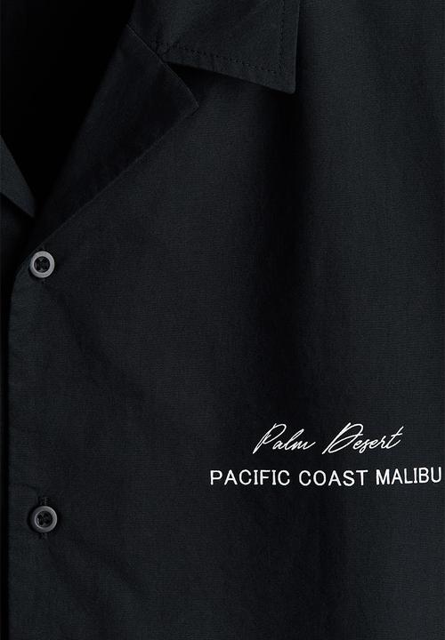 H&M - Relaxed fit printed resort shirt - black/palm desert