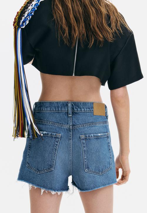 H&M - Raw-edge denim shorts - light denim blue