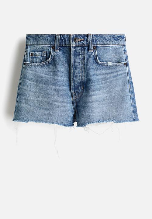 H&M - Raw-edge denim shorts - light denim blue