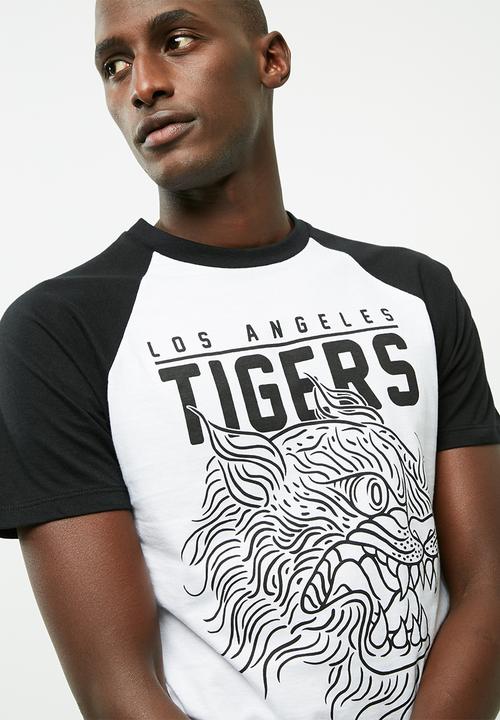 basicthread - Graphic slim raglan tee