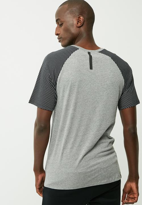 Nike - Reflective raglan tee