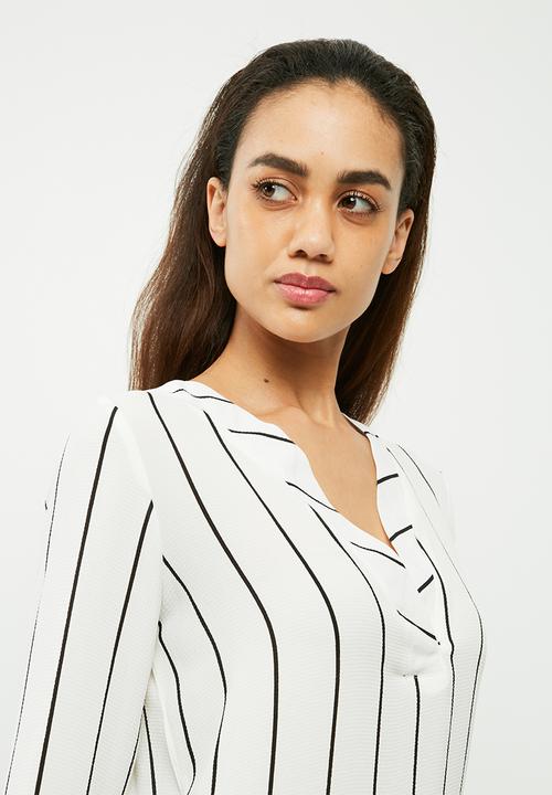 Jacqueline de Yong - Perfect placket blouse