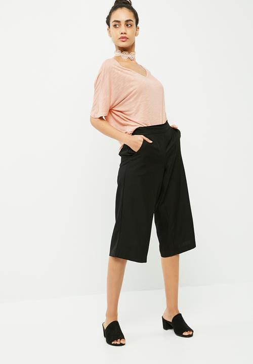 Vero Moda - Rosie tee with lace choker