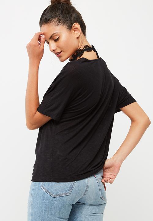 Vero Moda - Rosie tee with lace choker