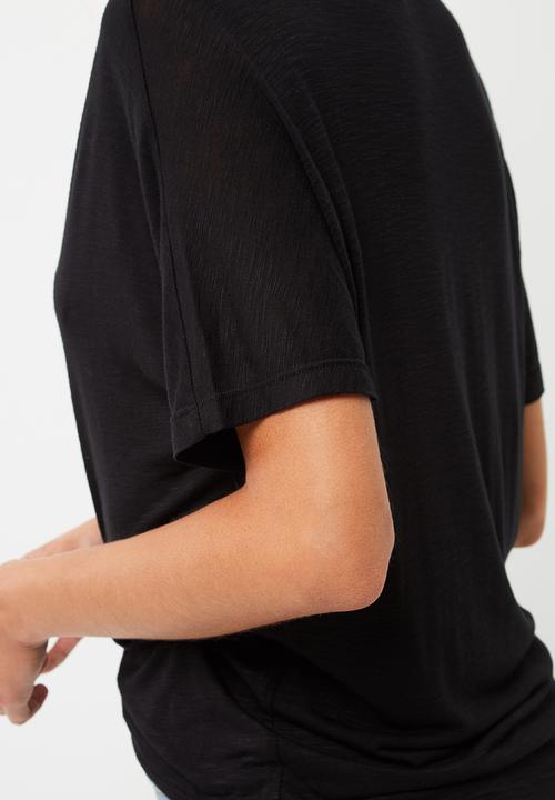 Vero Moda - Rosie tee with lace choker