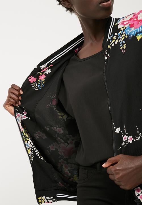 Jacqueline de Yong - Yutaka rib bomber