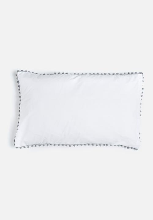 Sixth Floor - Pom pom pillowcase set