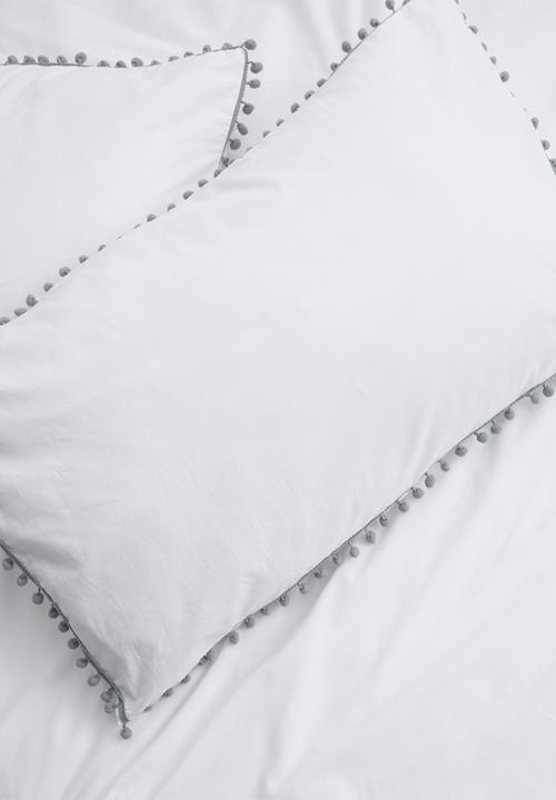 Sixth Floor - Pom pom pillowcase set