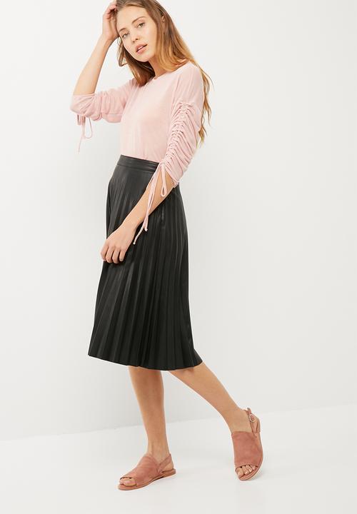 dailyfriday - Ruched sleeve detail top