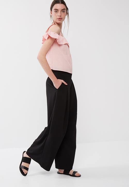 ONLY - Cooks cropped cold shoulder top