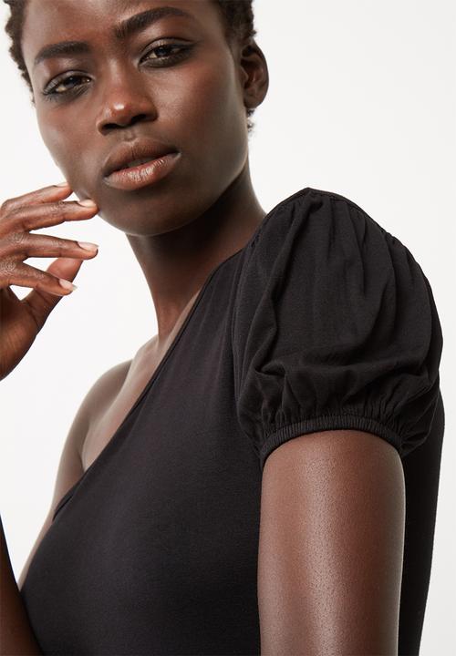 dailyfriday - Assymetrical ruffle sleeve tee