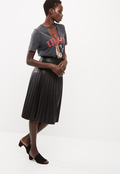 Vero Moda - Madigan choker tee