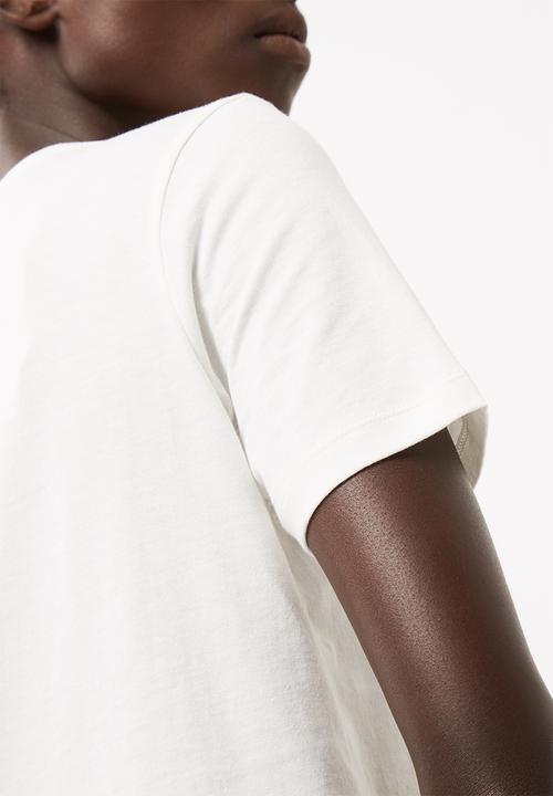 Vero Moda - Madigan choker tee