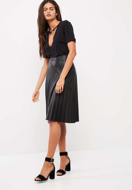 Missguided - V-neck ring detail oversized t-shirt 