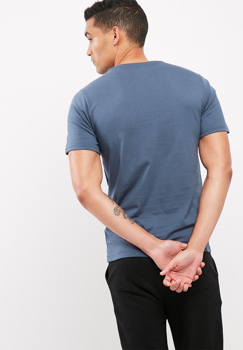 New Balance  - Essentials logo tee