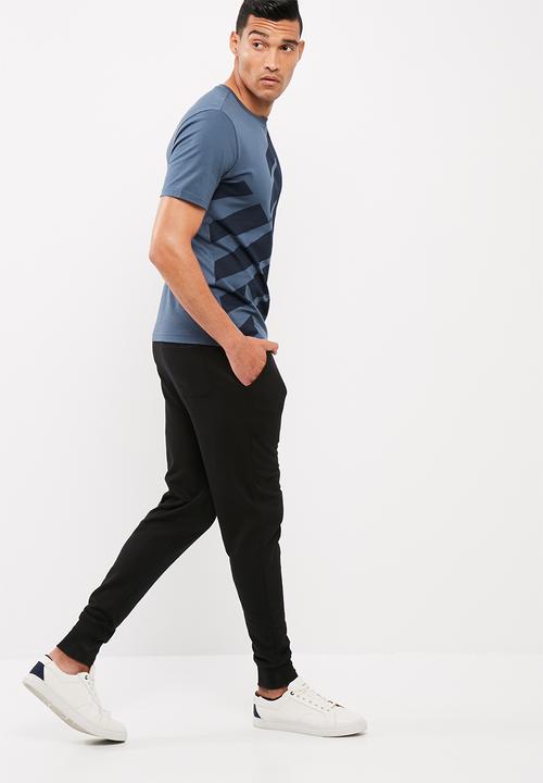 New Balance  - Essentials logo tee