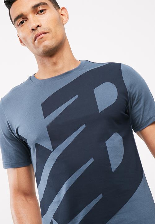 New Balance  - Essentials logo tee