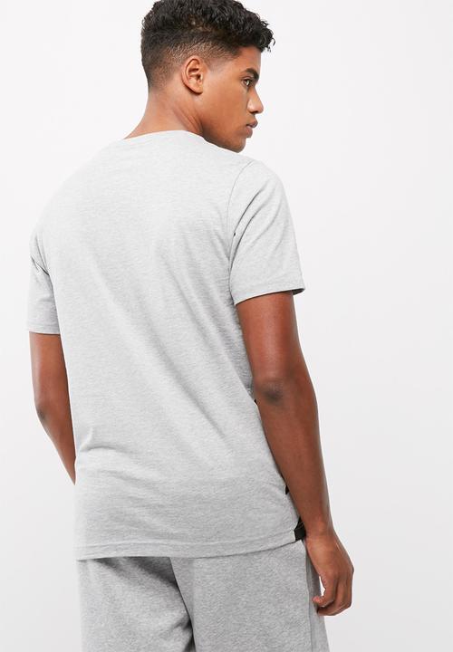 New Balance  - Essentials logo tee