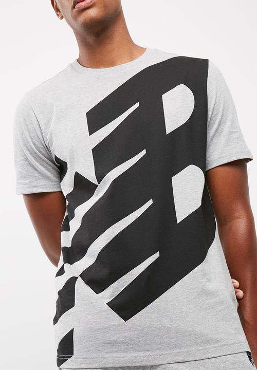 New Balance  - Essentials logo tee