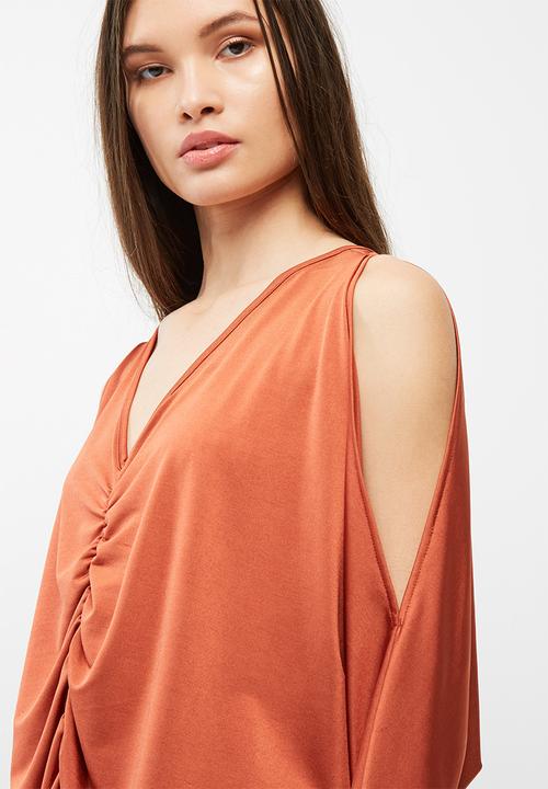 dailyfriday - Ruched front cold shoulder knit top
