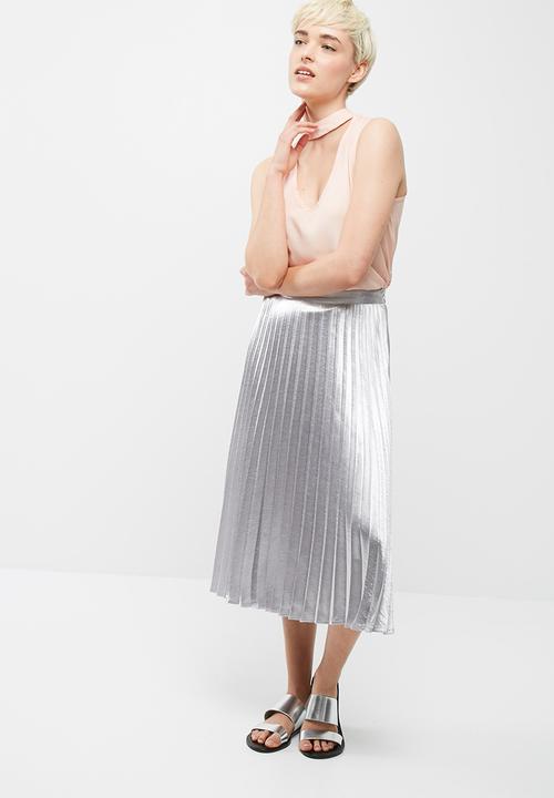 dailyfriday - Sleeveless choker blouse