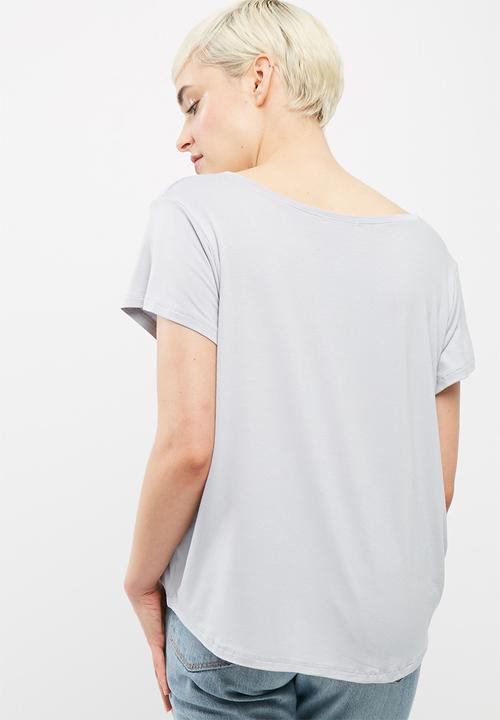 dailyfriday - Scoopneck relaxed tee with turn back cuff