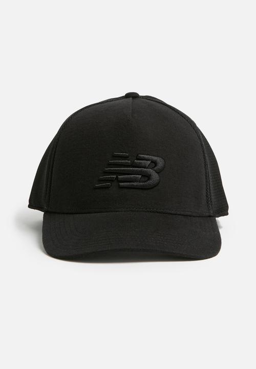 black new balance hat