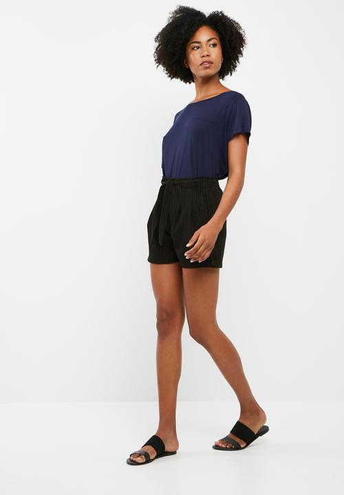 dailyfriday - Scoopneck relaxed tee with turn back cuff
