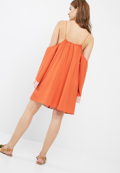 Missguided - Embroidered shift dress