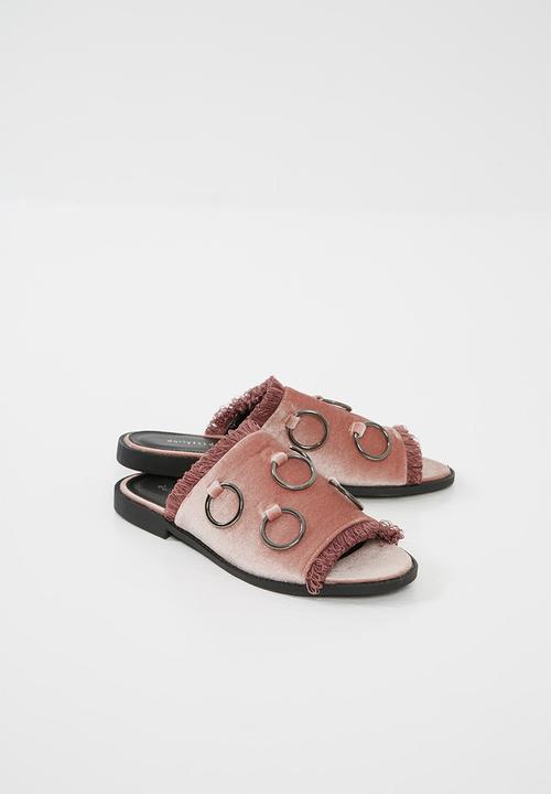 dailyfriday - Brynne - blush