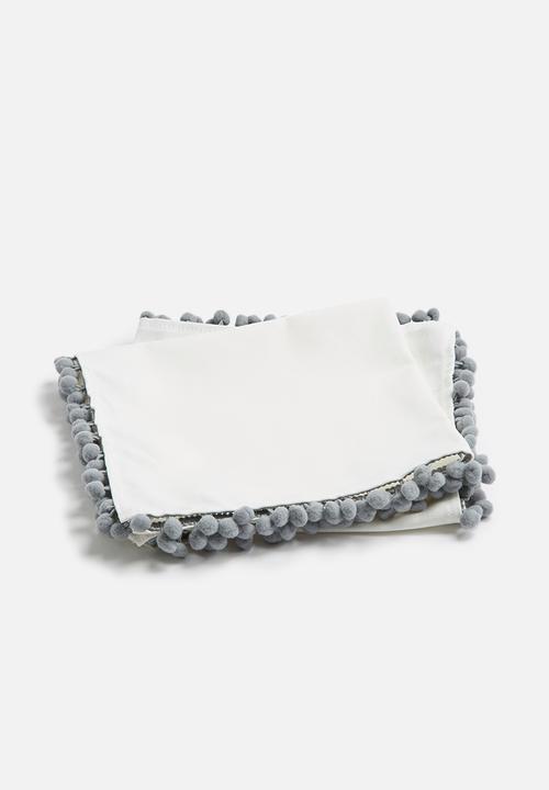 Sixth Floor - Pom pom napkin set of 2