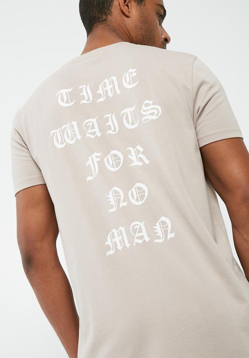 basicthread - Printed Curved Hem Tee