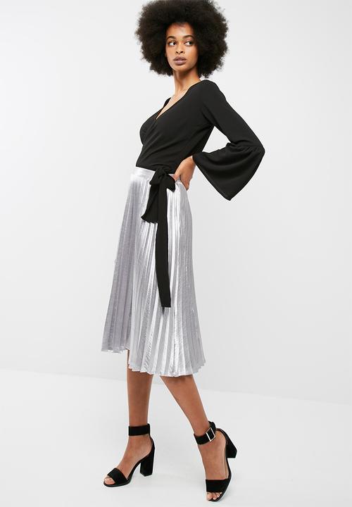 dailyfriday - Bell sleeve wrap top