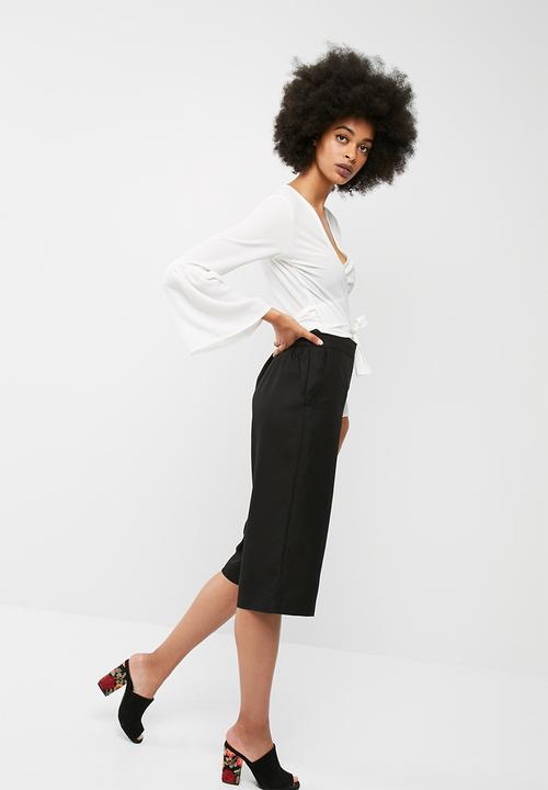 dailyfriday - Bell sleeve wrap top