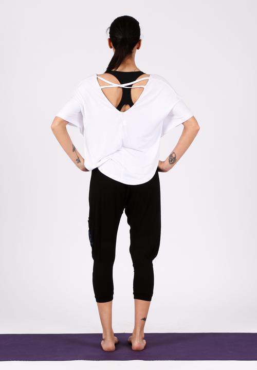 Yoga Utopia - Pretzel Yogawear Cross Top – White