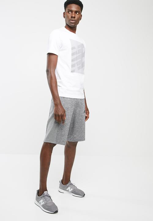 New Balance  - Essential matrix tee