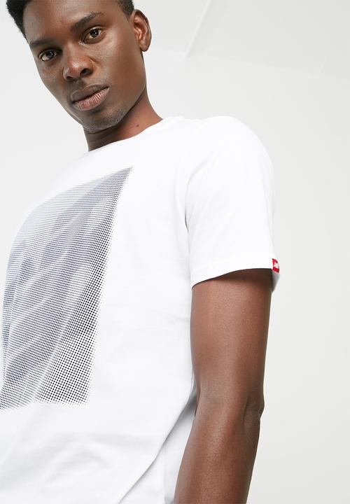 New Balance  - Essential matrix tee