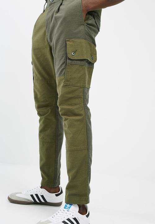 Levi’s® - Pleated tapered cargo pants