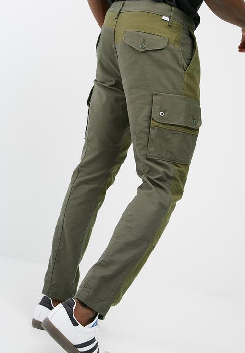 Levi’s® - Pleated tapered cargo pants