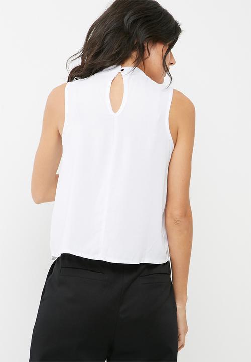 dailyfriday - Sleeveless choker blouse