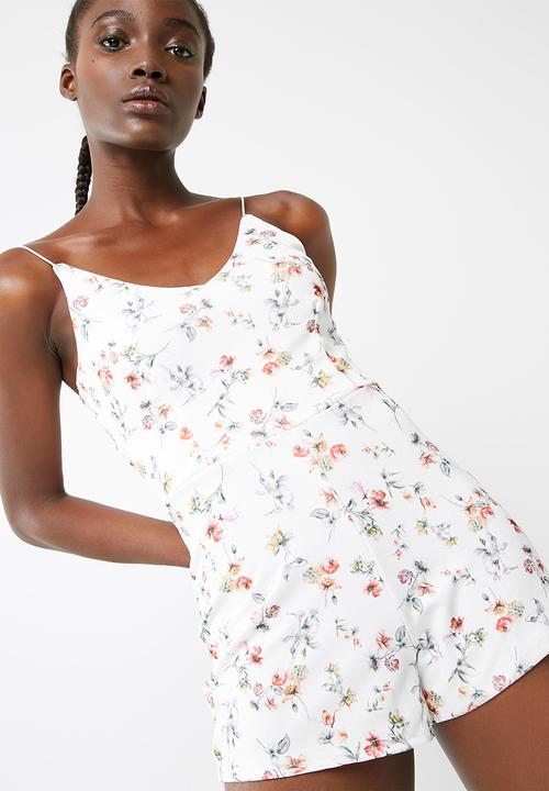 Missguided - White floral strappy playsuit