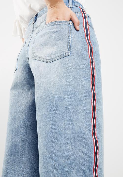 Missguided - Wide leg side stripe cropped jeans