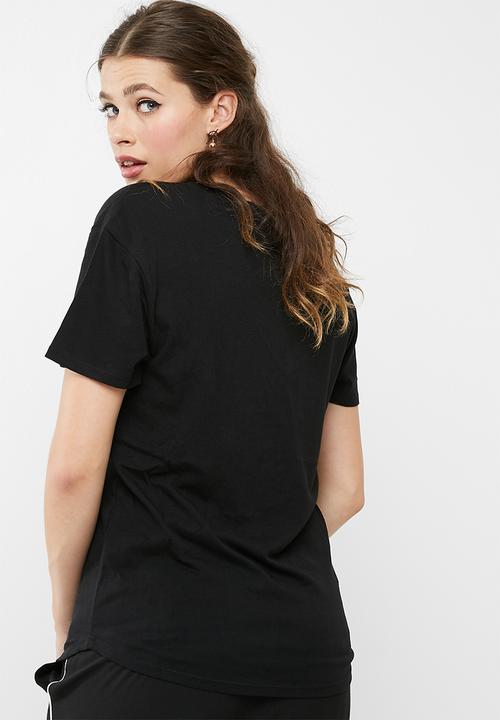 GUESS - Cheeky boyfriend V-neck tee