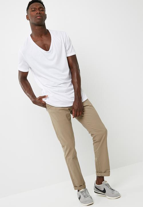 basicthread - Deep Scoop Neck Tee