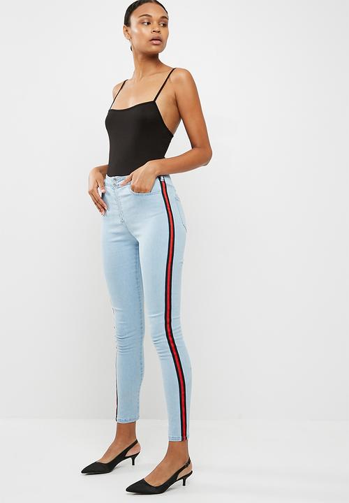 Missguided - Sinner floral badge side stripe mom jeans