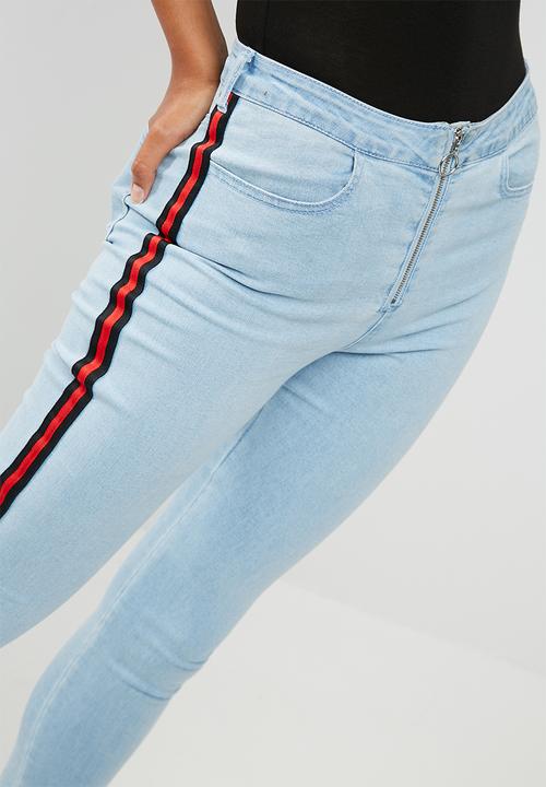 Missguided - Sinner floral badge side stripe mom jeans