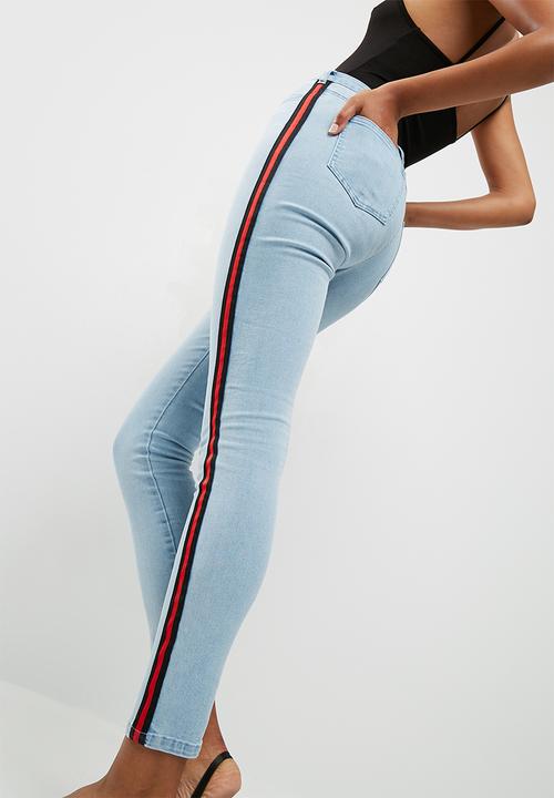 Missguided - Sinner floral badge side stripe mom jeans