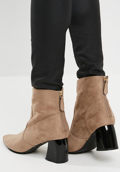 dailyfriday - Modern heel boot