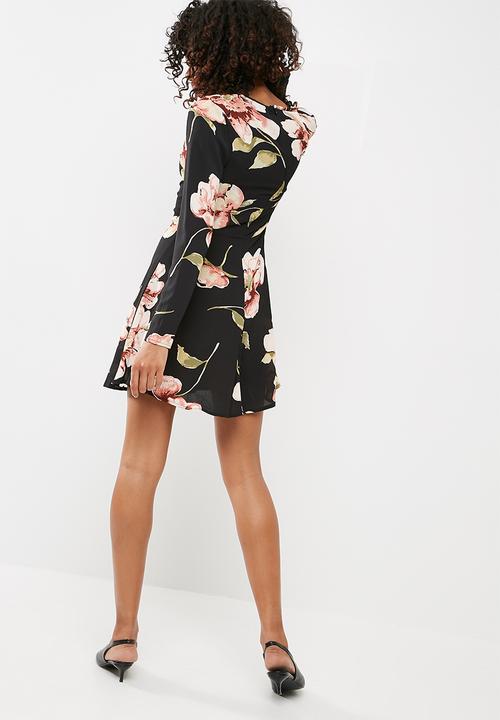 Missguided - Long sleeve lace dress